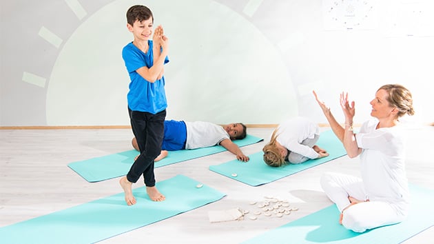 Kinder machen Yoga